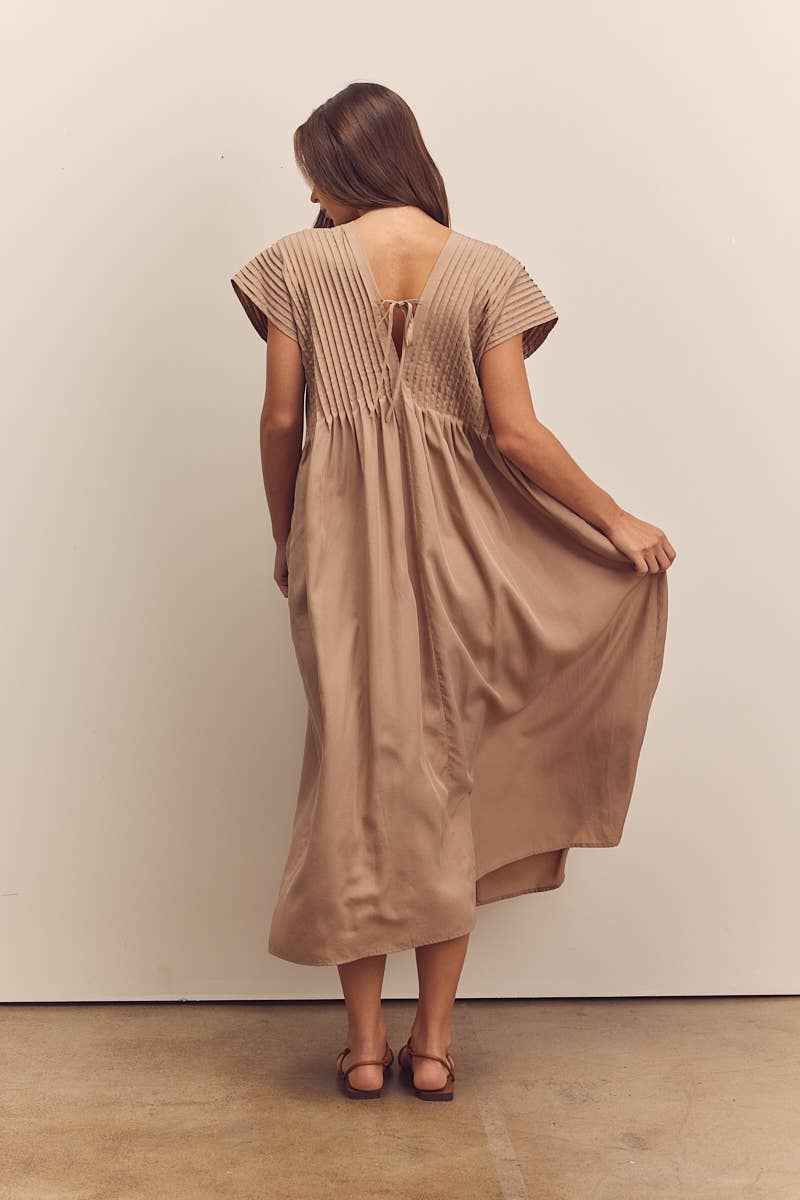 Pin-tucked midi dress: Tan / Solid