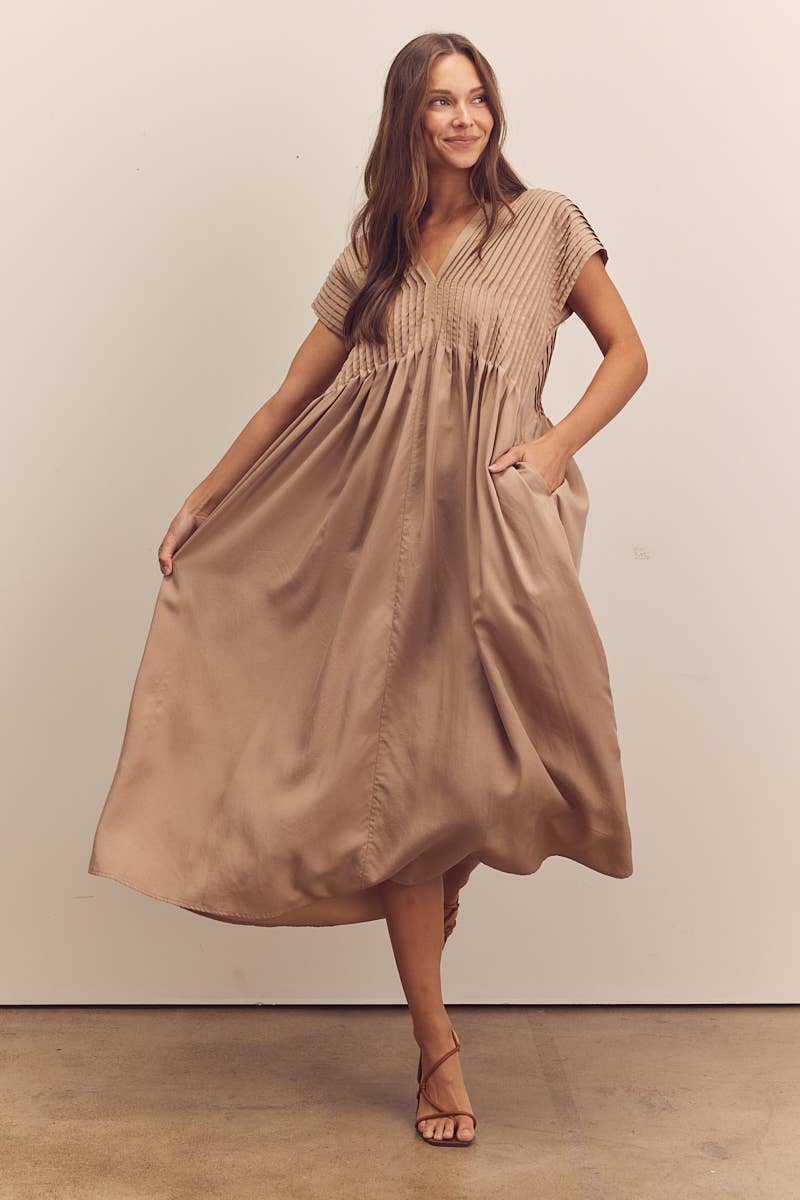 Pin-tucked midi dress: Tan / Solid