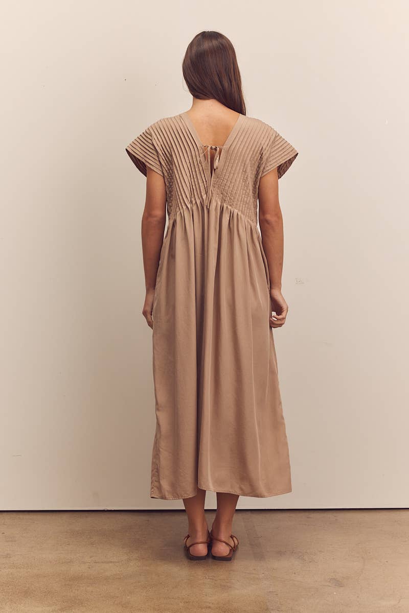 Pin-tucked midi dress: Tan / Solid