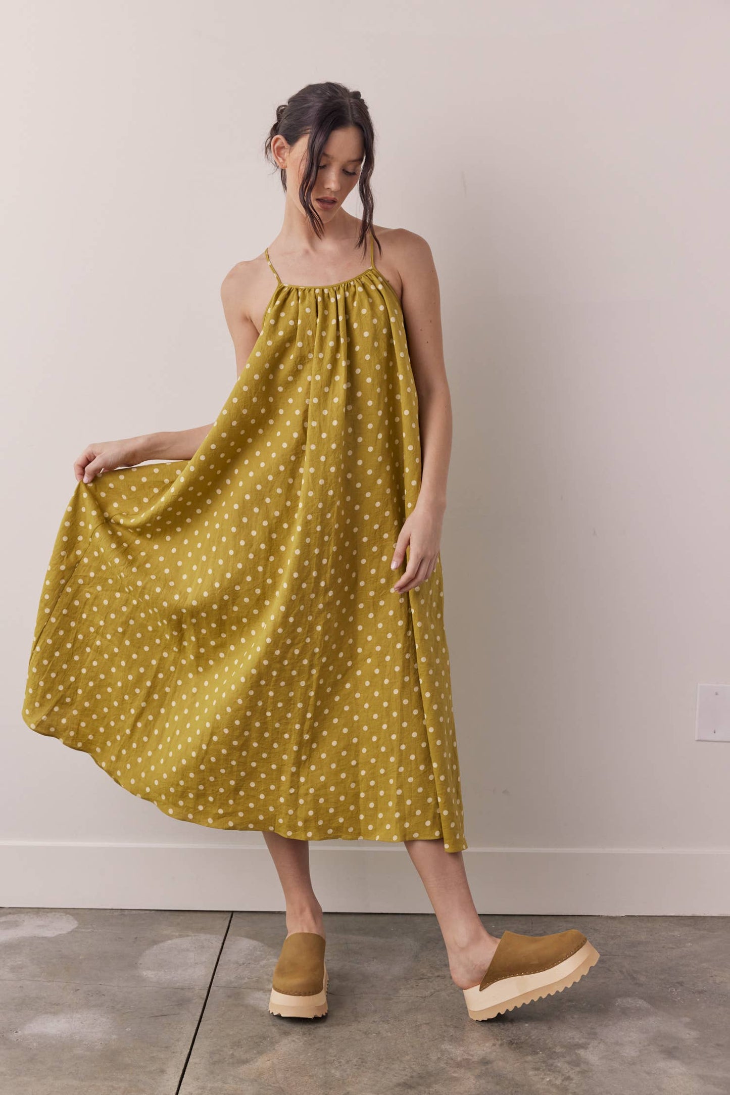 Linen Polka dot back tie ankle dress: Moss