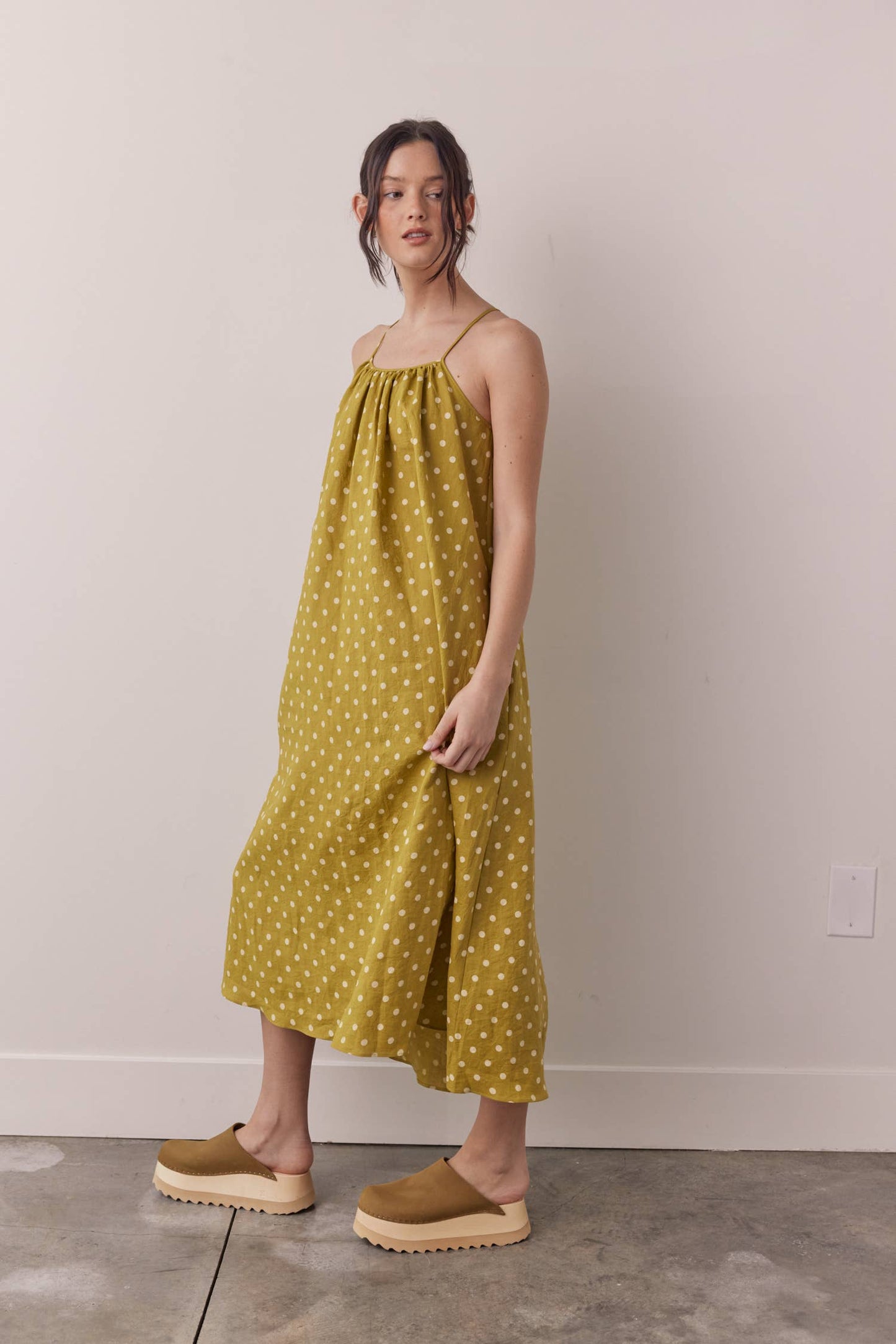 Linen Polka dot back tie ankle dress: Moss