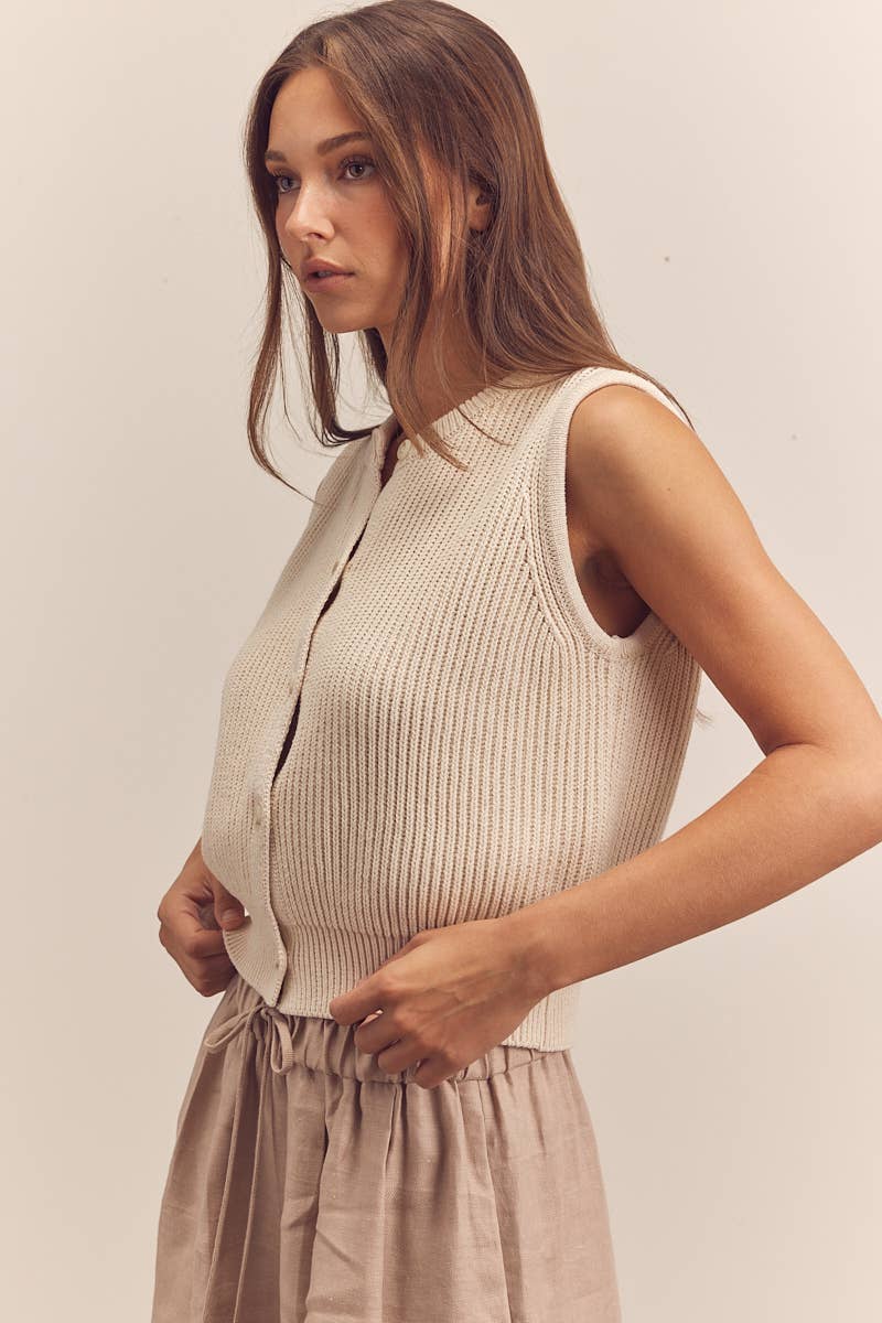Button-down sleeveless sweater: Natural / Solid