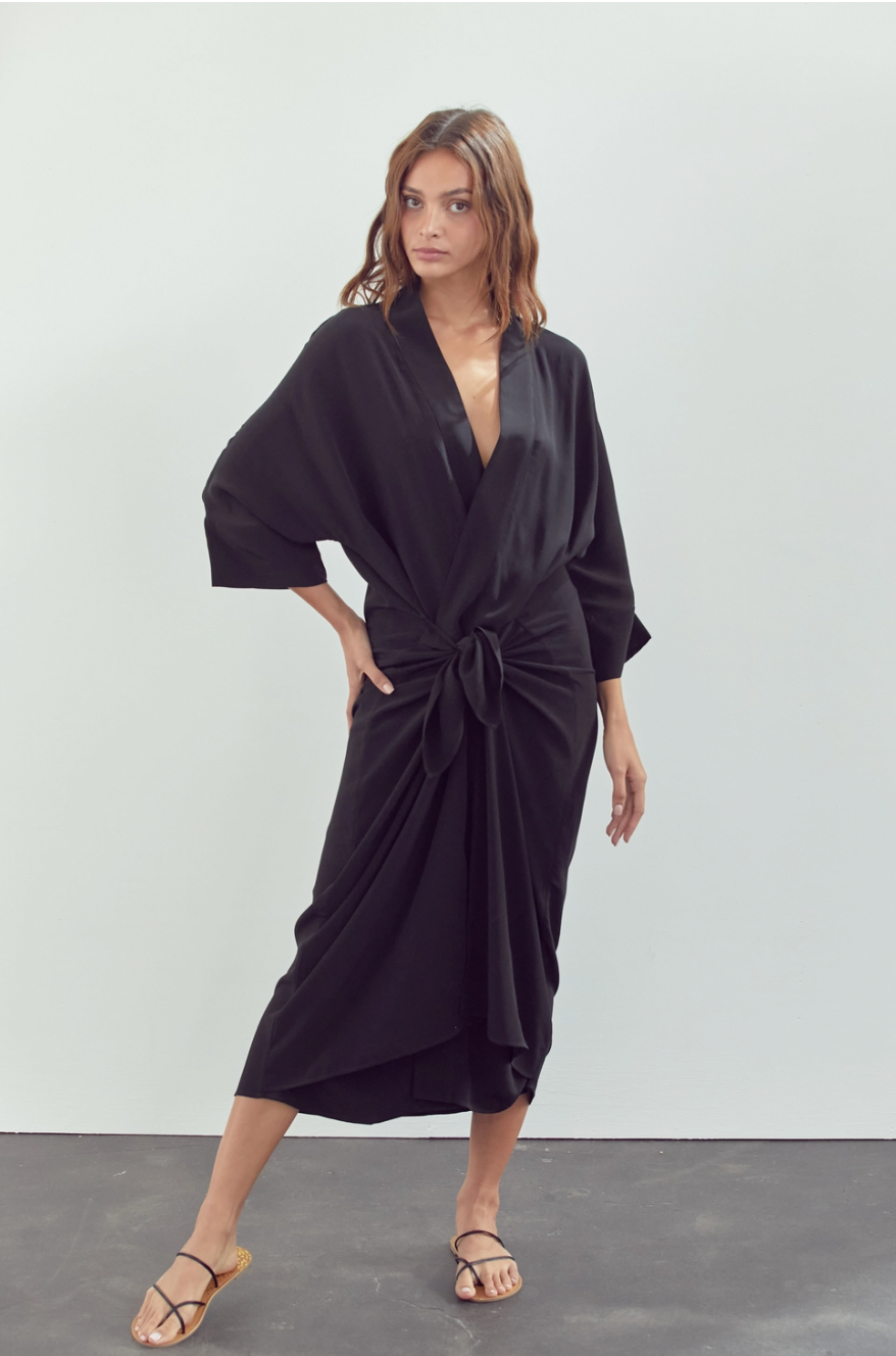 Front tie midi dress: Black / 53% Viscose 47% Rayon