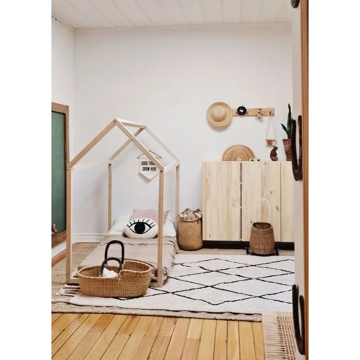 Bereber Beige: 6'7" x 4'7"
