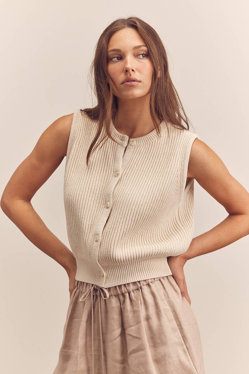 Button-down sleeveless sweater: Natural / Solid
