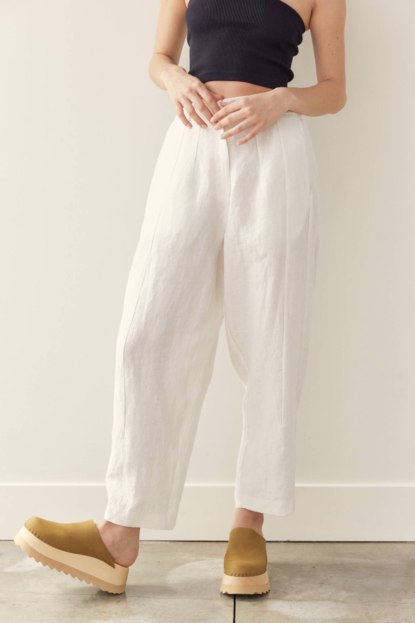 Linen seamed pants: White / Solid