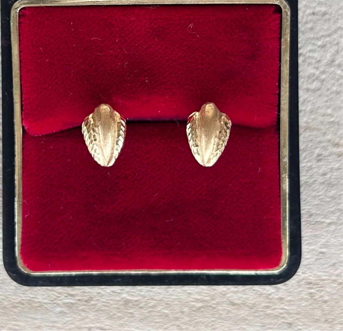 Vintage Crocus Studs