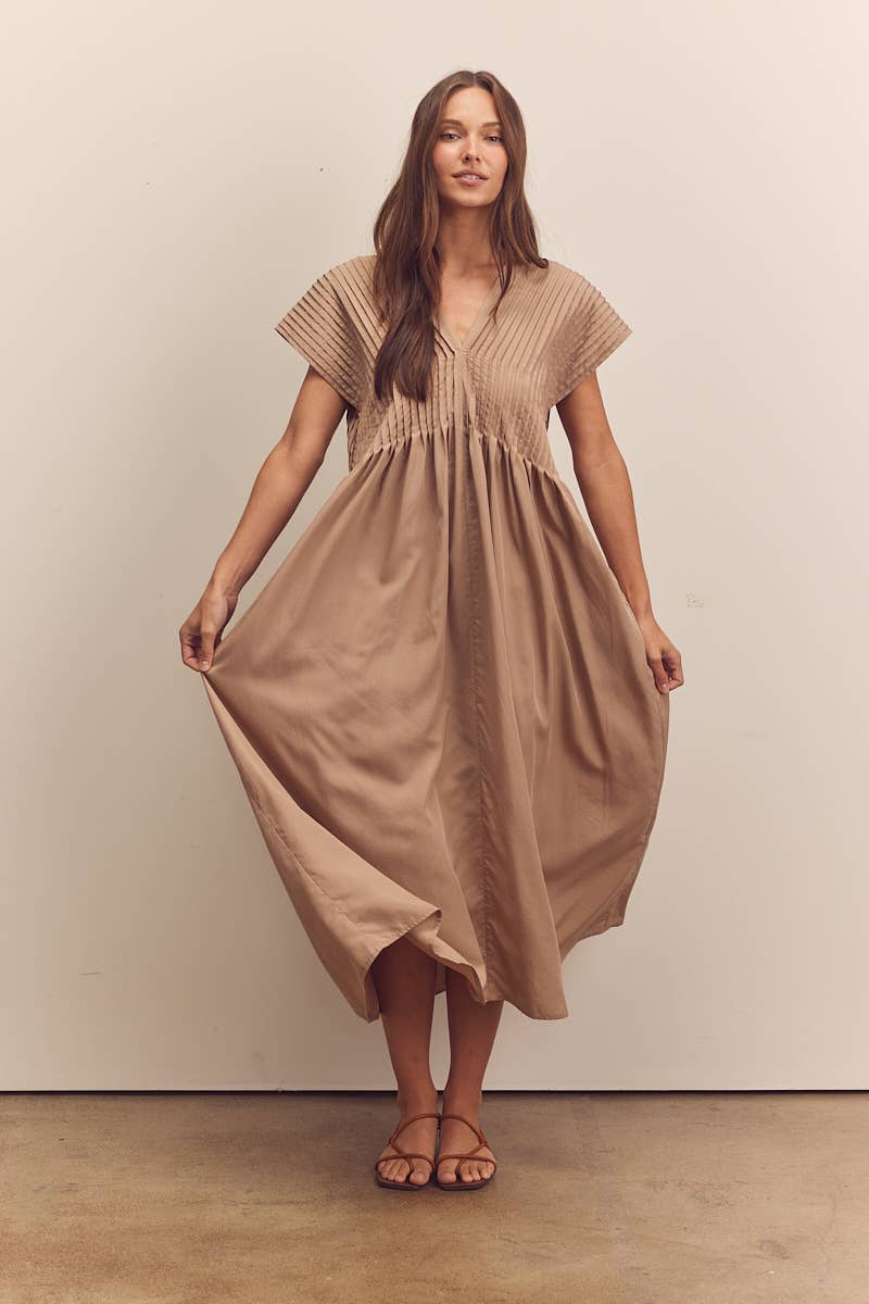 Pin-tucked midi dress: Tan / Solid
