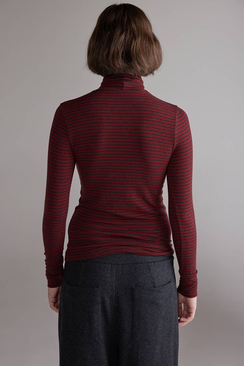 Wool blend lightweight turtleneck