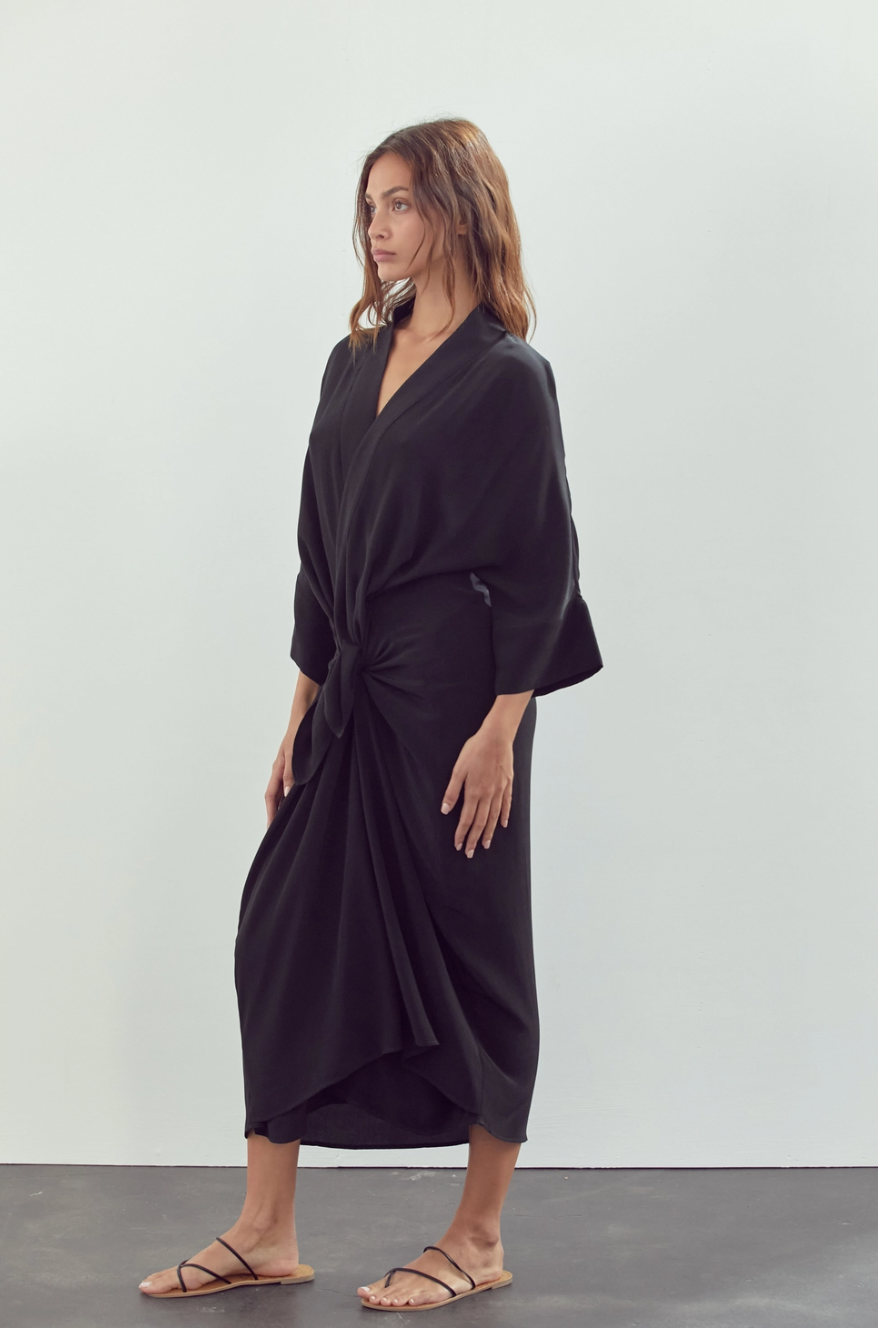 Front tie midi dress: Black / 53% Viscose 47% Rayon