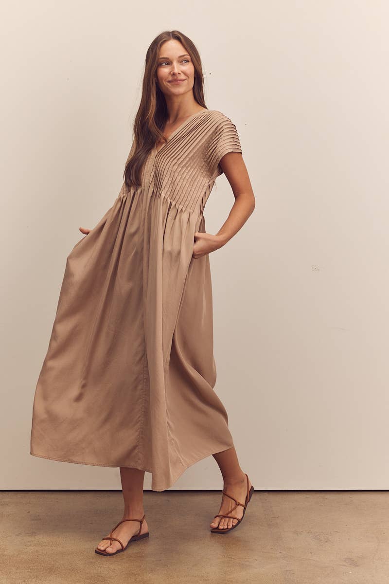 Pin-tucked midi dress: Tan / Solid