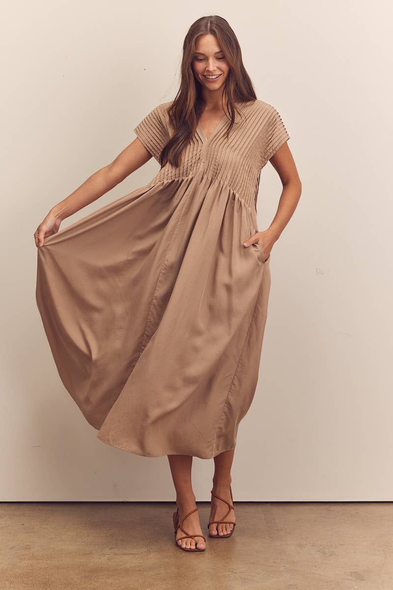 Pin-tucked midi dress: Tan / Solid