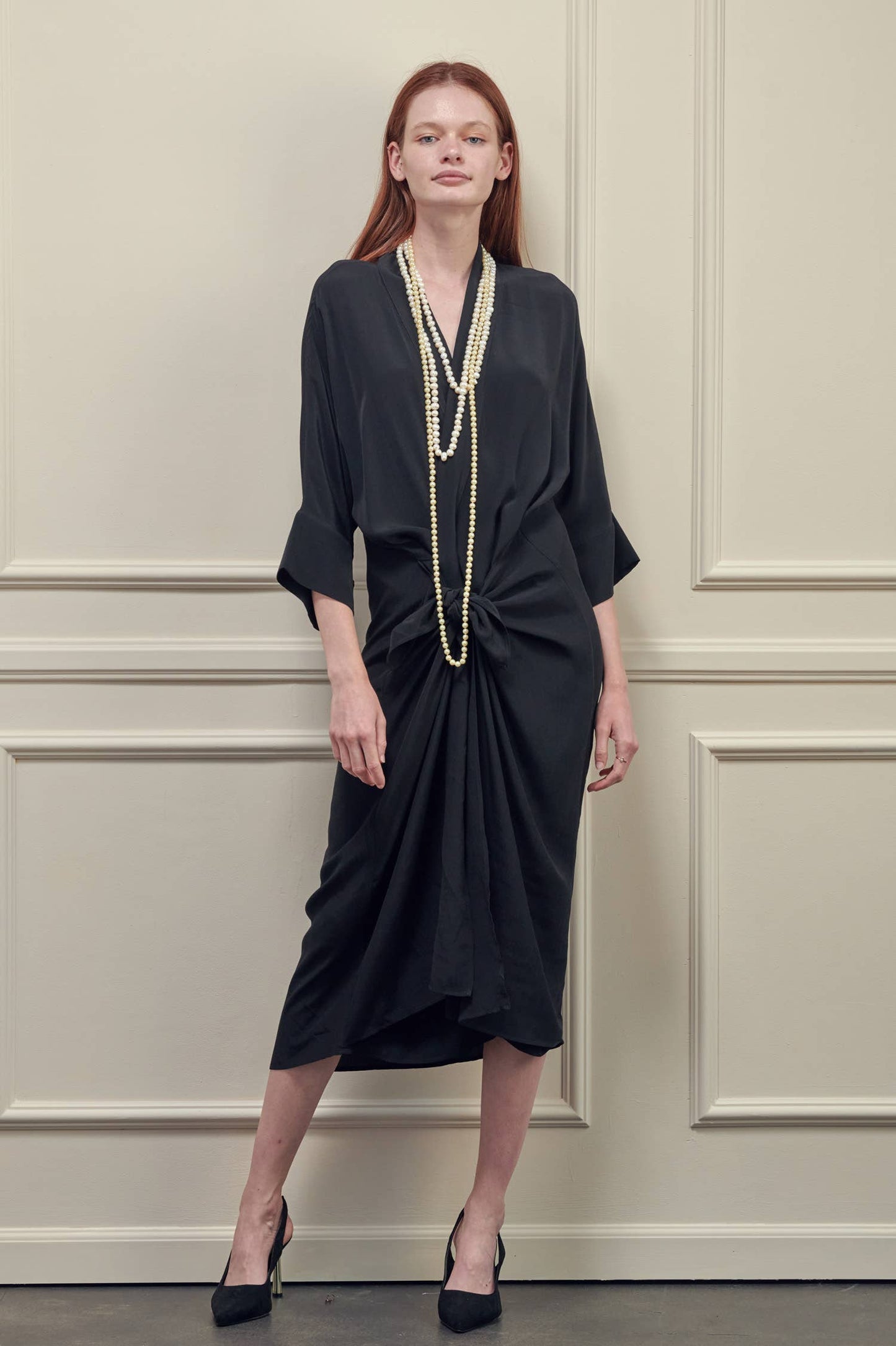 Front tie midi dress: Black / 53% Viscose 47% Rayon