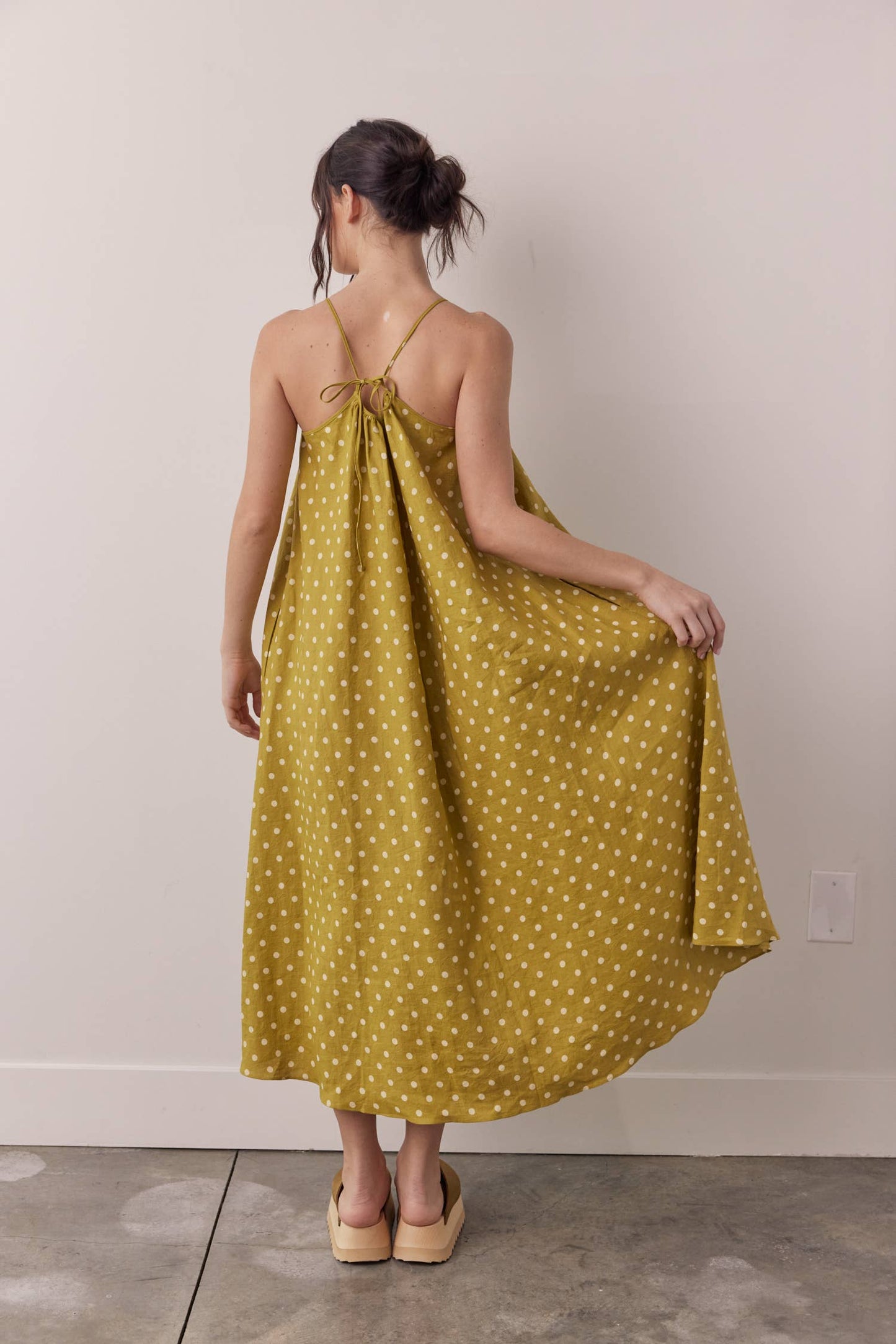Linen Polka dot back tie ankle dress: Moss