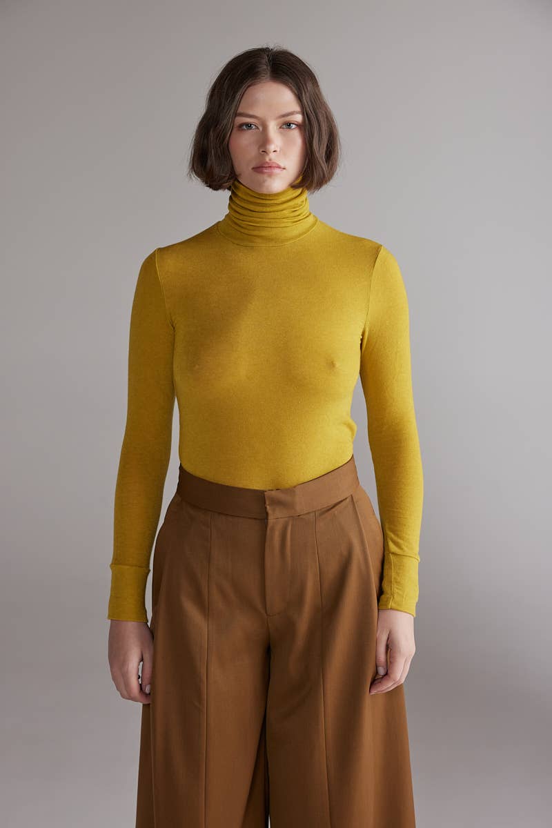 Wool blend lightweight turtleneck