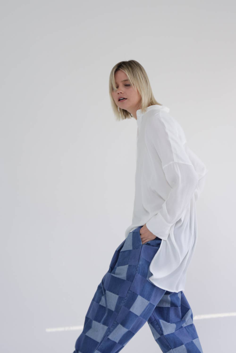 Collarless loose fit long sleeve shirts: White / 62% Viscose 38% Rayon / S/M