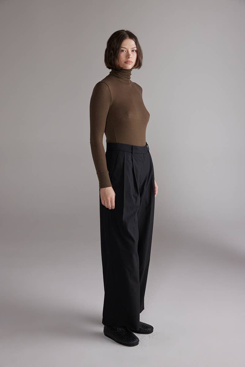 Wool blend turtleneck: D.Olive Solid