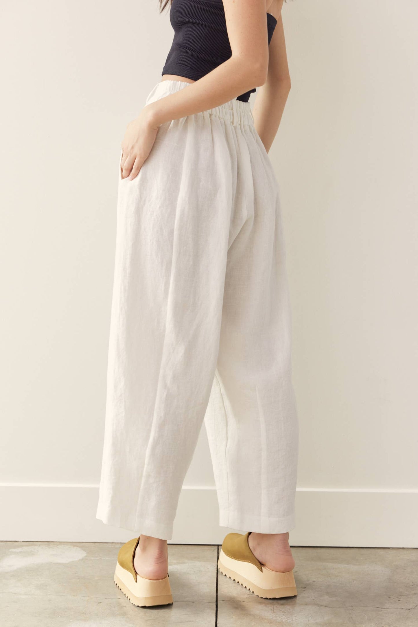 Linen seamed pants: White / Solid