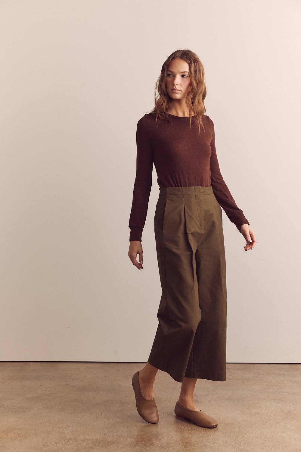 Pleated cotton trousers: Forest / Solid