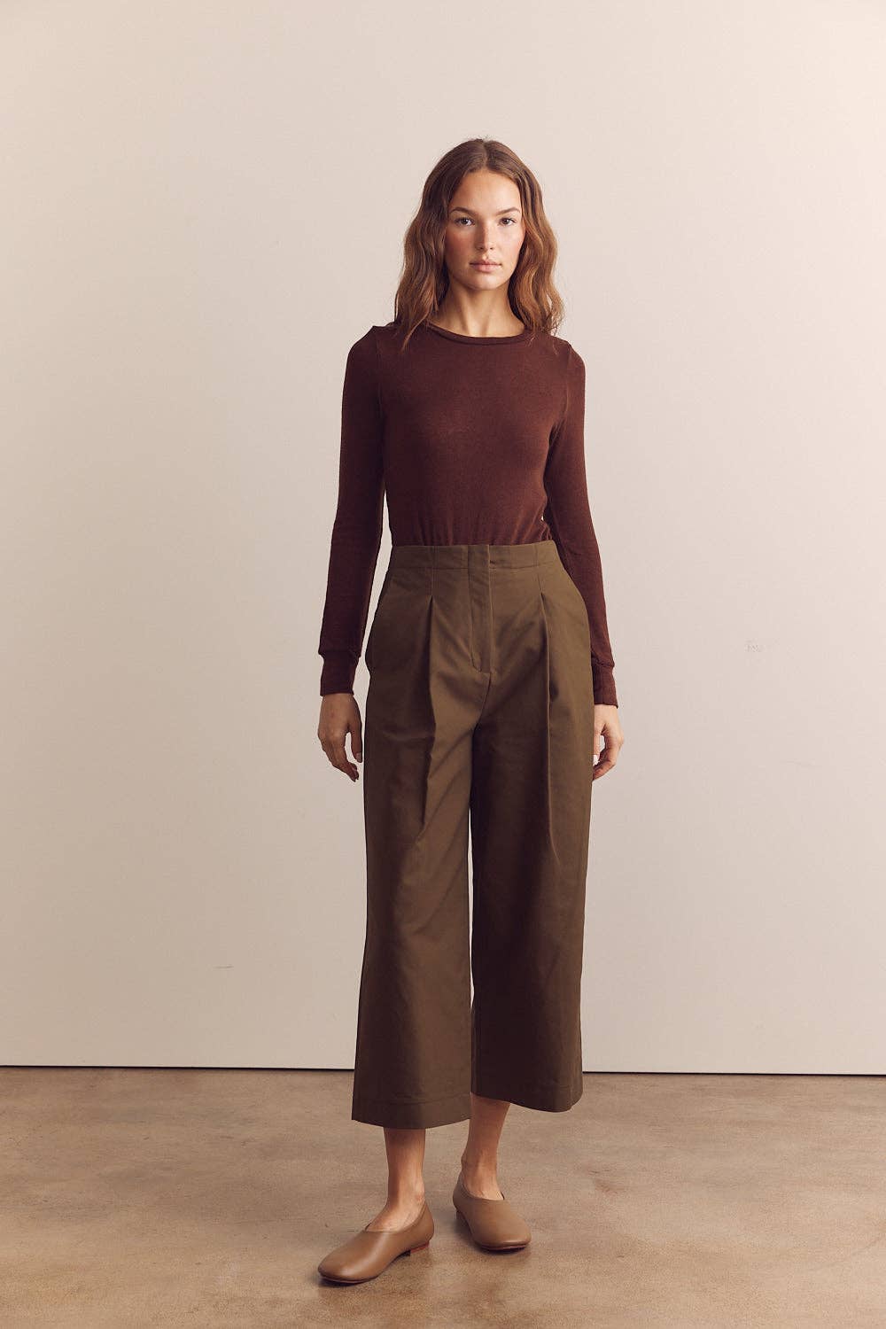 Pleated cotton trousers: Forest / Solid