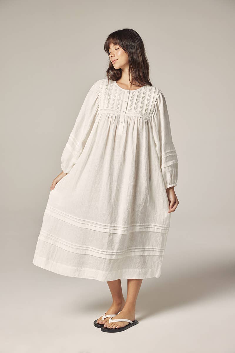 Laced linen dress: White / Solid