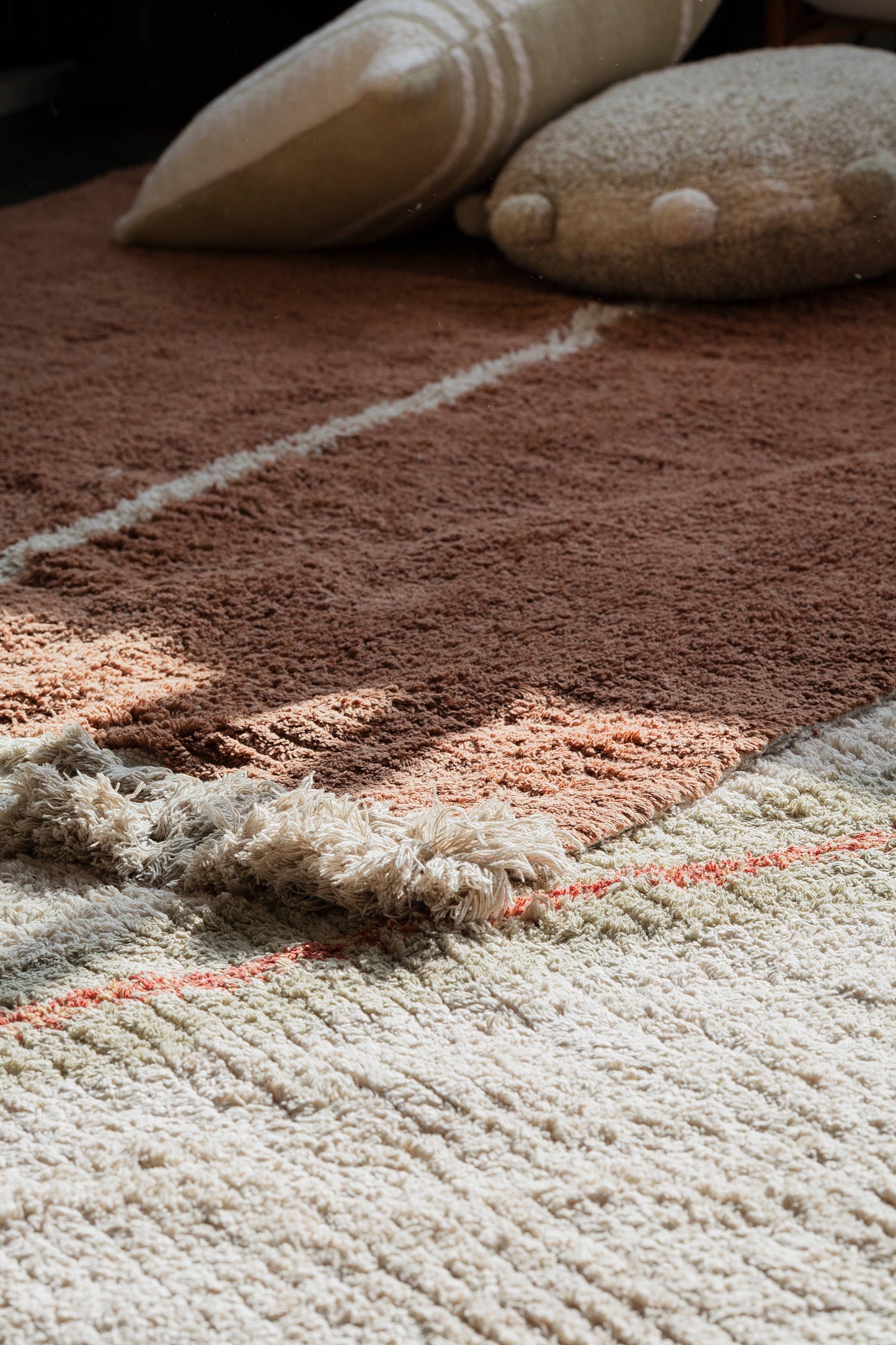 Reversible washable rug Duetto Toffee L: 5' 7" x 7' 10" / 97 % cotton           3 % other fibre
Base: recycled textile fibers
