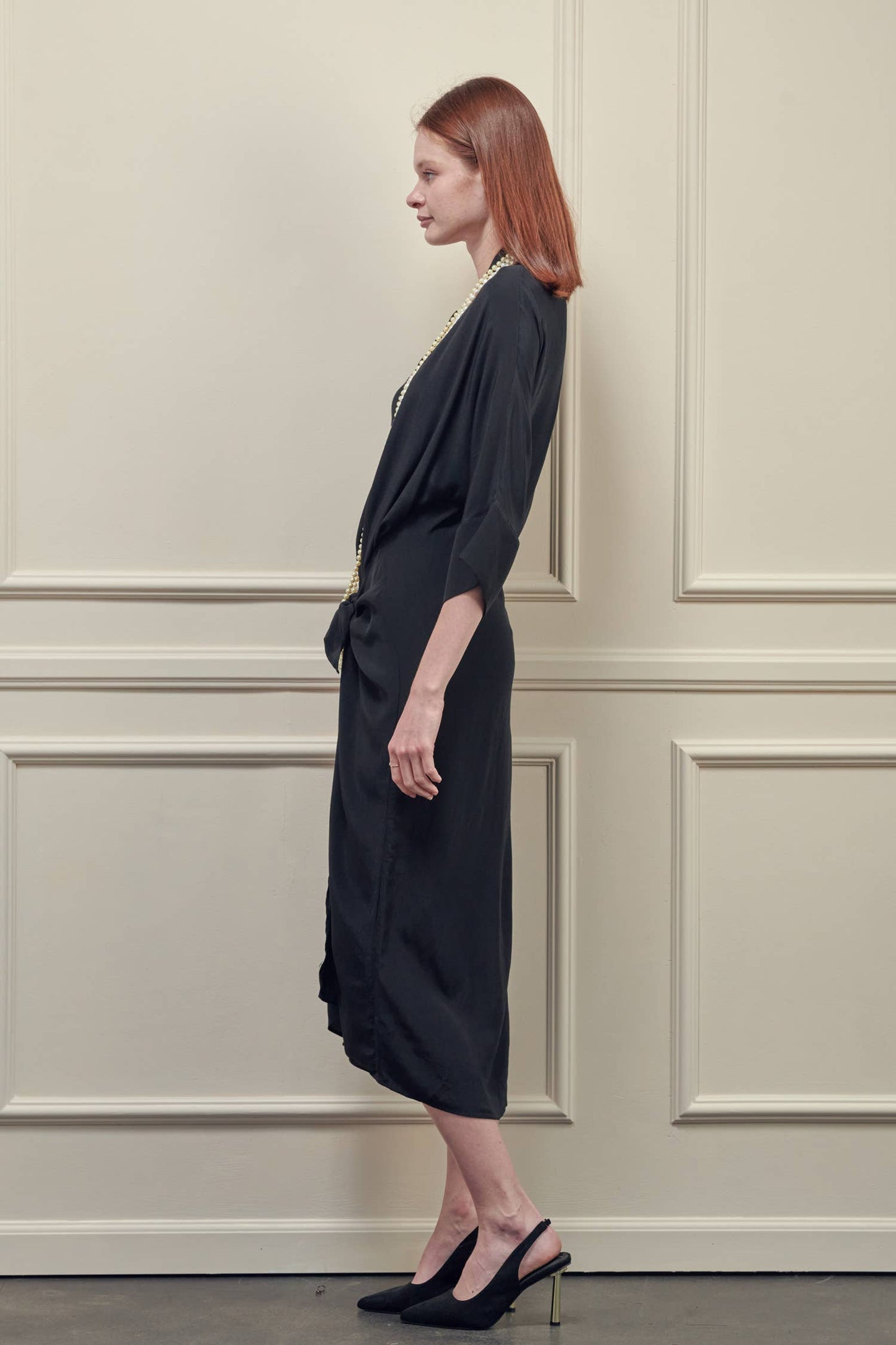 Front tie midi dress: Black / 53% Viscose 47% Rayon