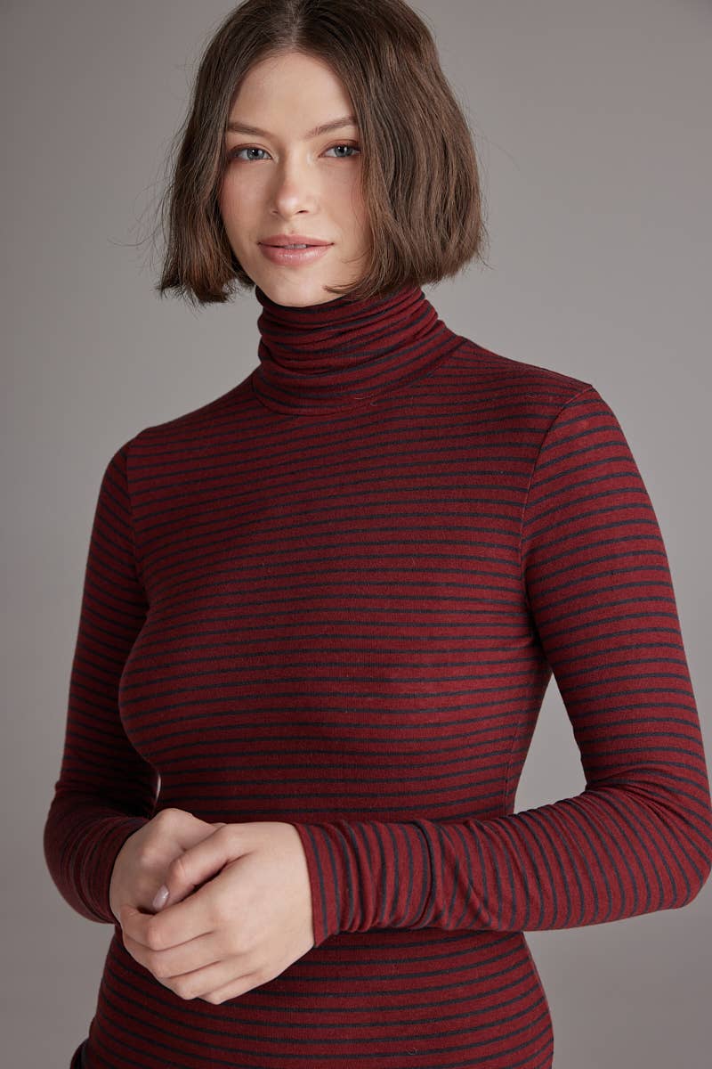 Wool blend lightweight turtleneck