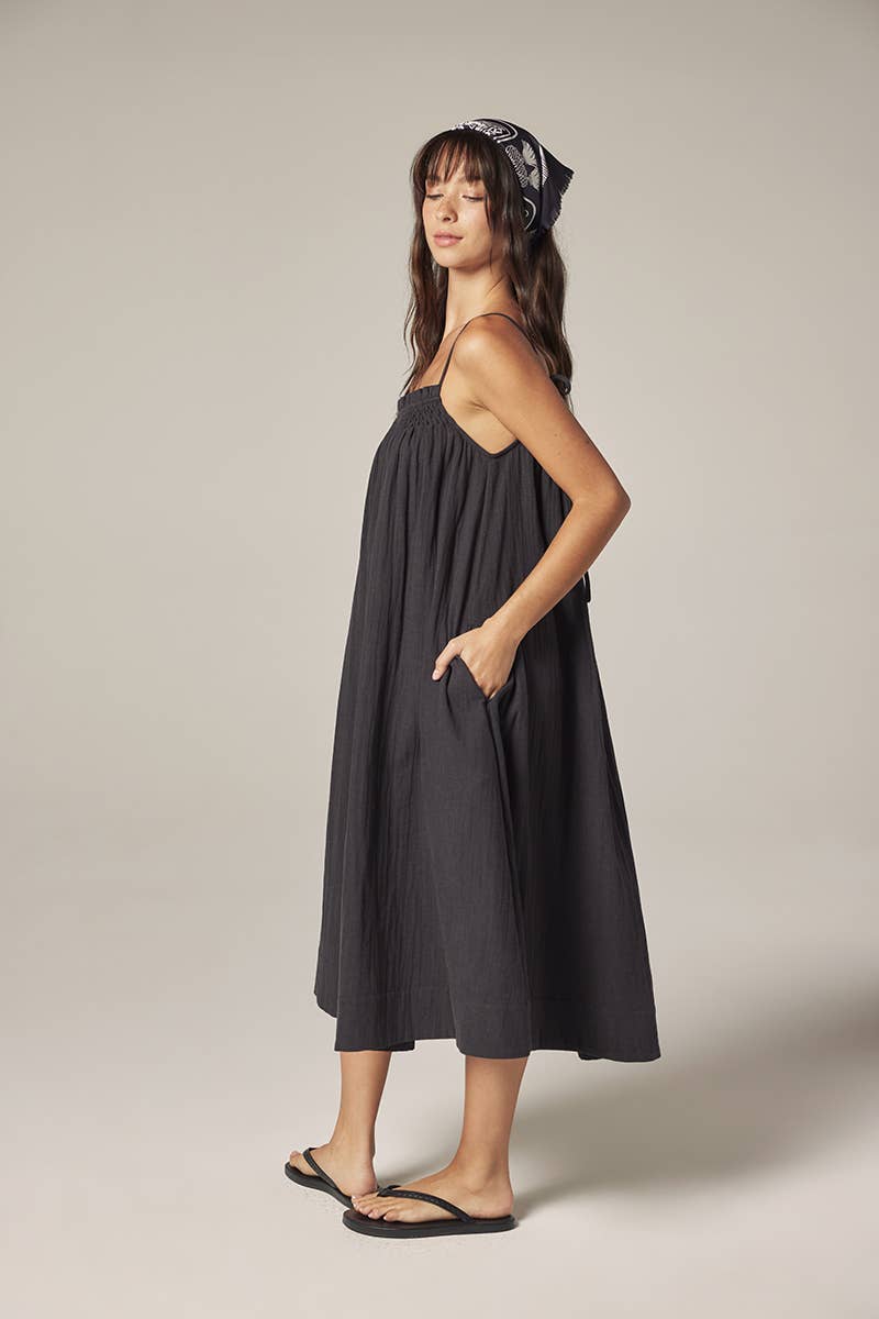 Smocked tie dress: Charcoal / Solid