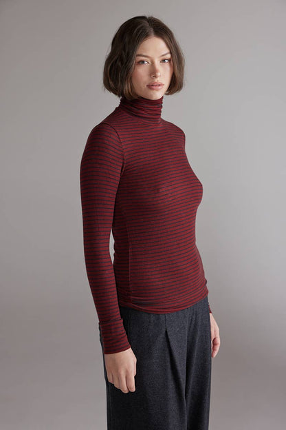 Wool blend lightweight turtleneck