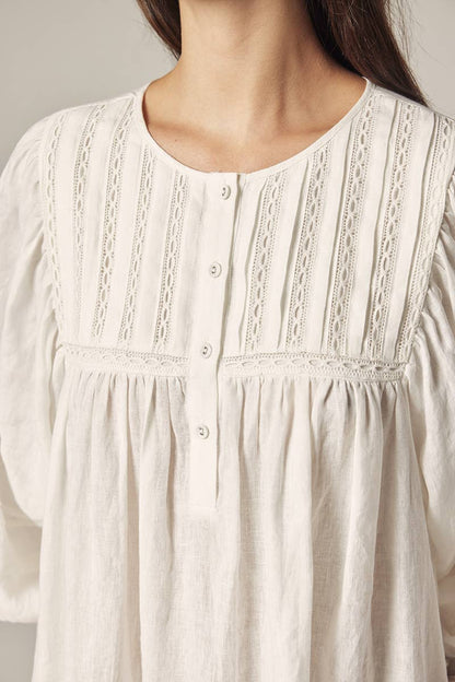 Laced linen dress: White / Solid