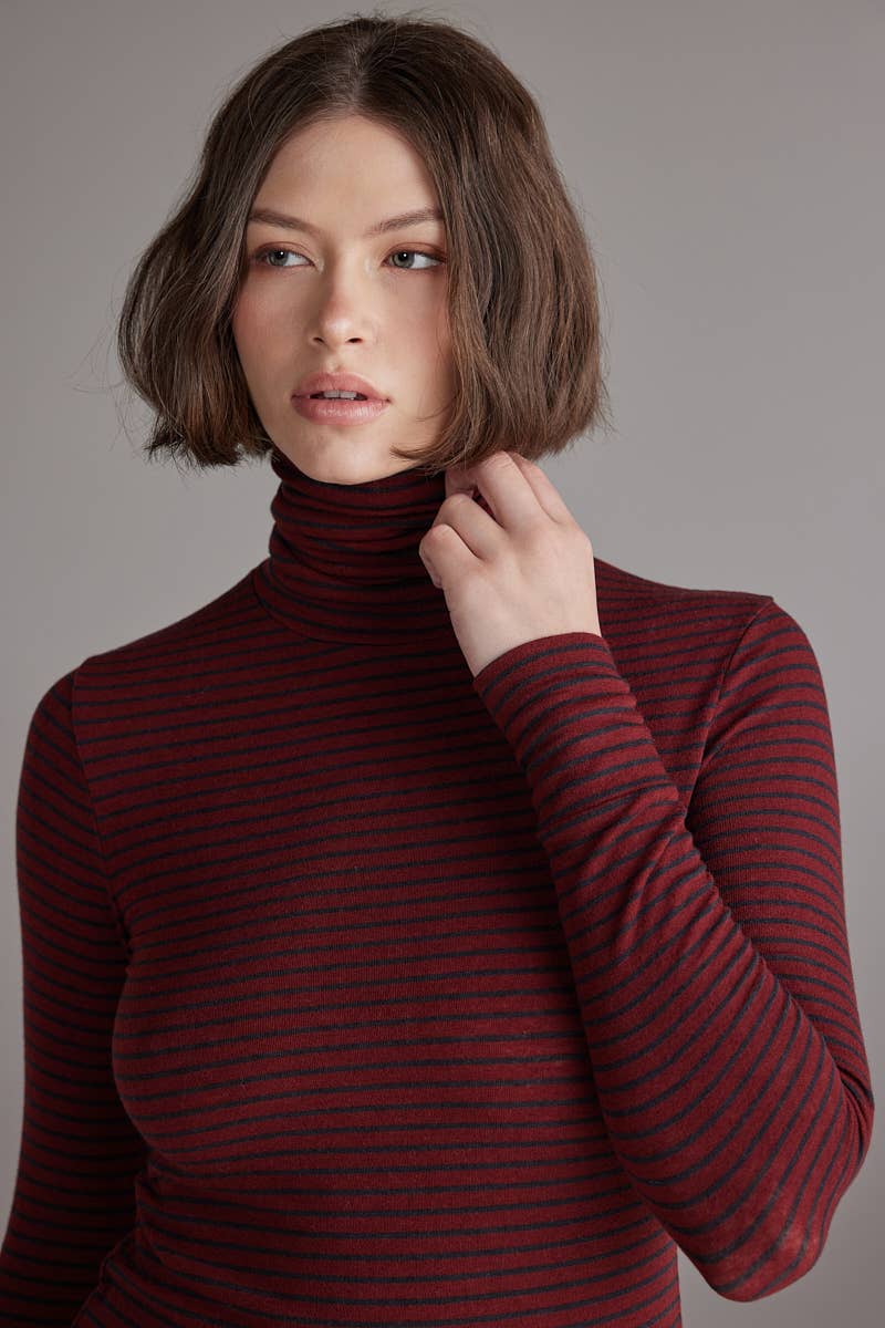 Wool blend lightweight turtleneck