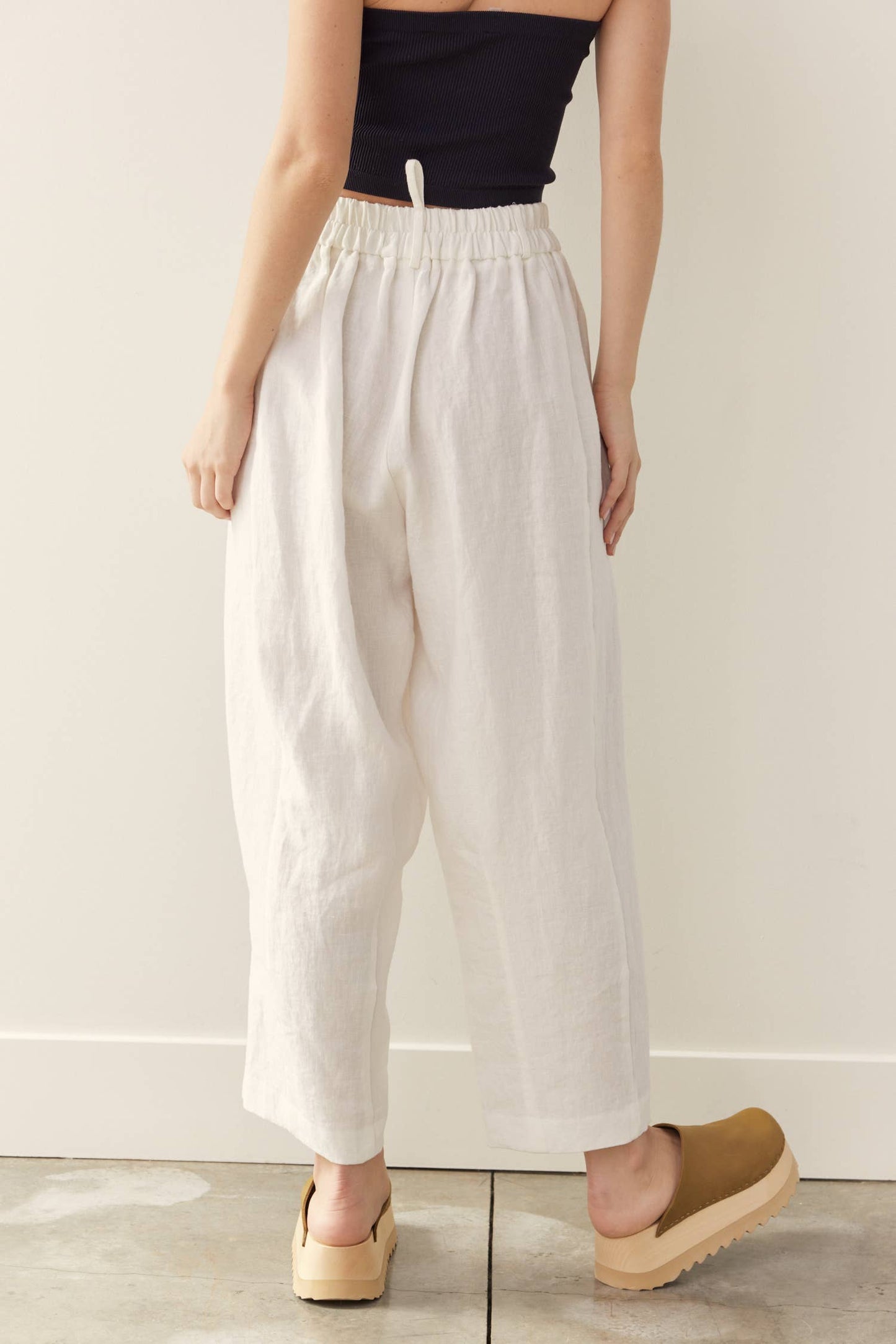 Linen seamed pants: White / Solid