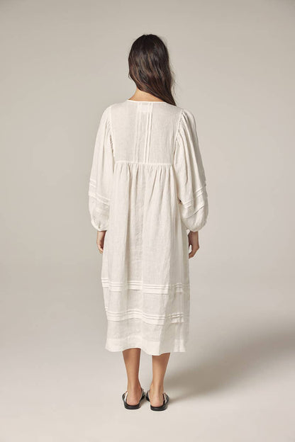 Laced linen dress: White / Solid