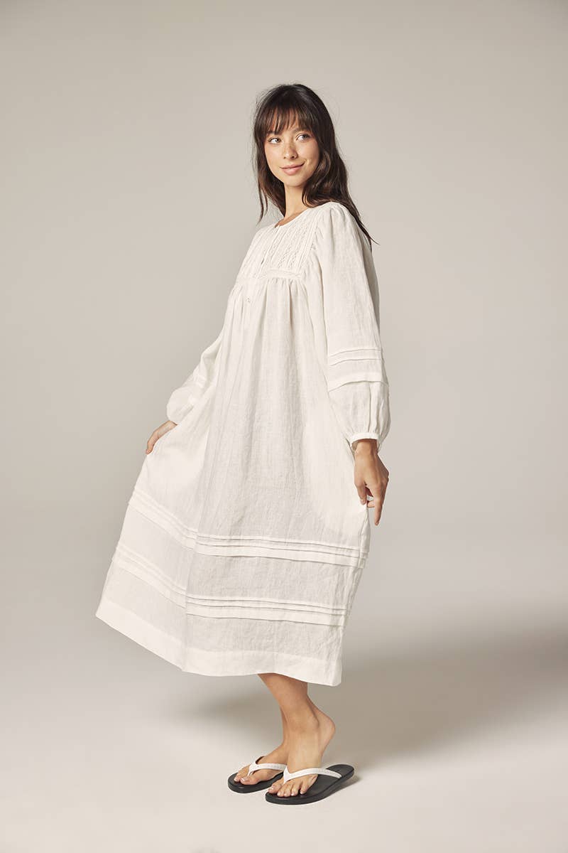 Laced linen dress: White / Solid