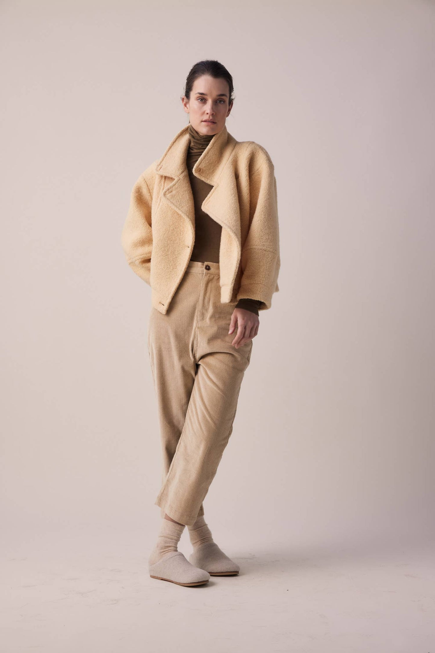 Cropped corduroy baggy pants: Dark beige / 97% Cotton 3% Spandex