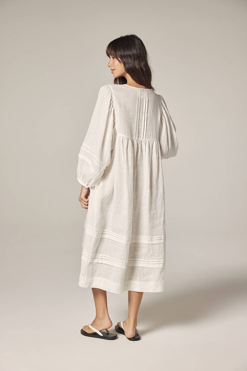Laced linen dress: White / Solid