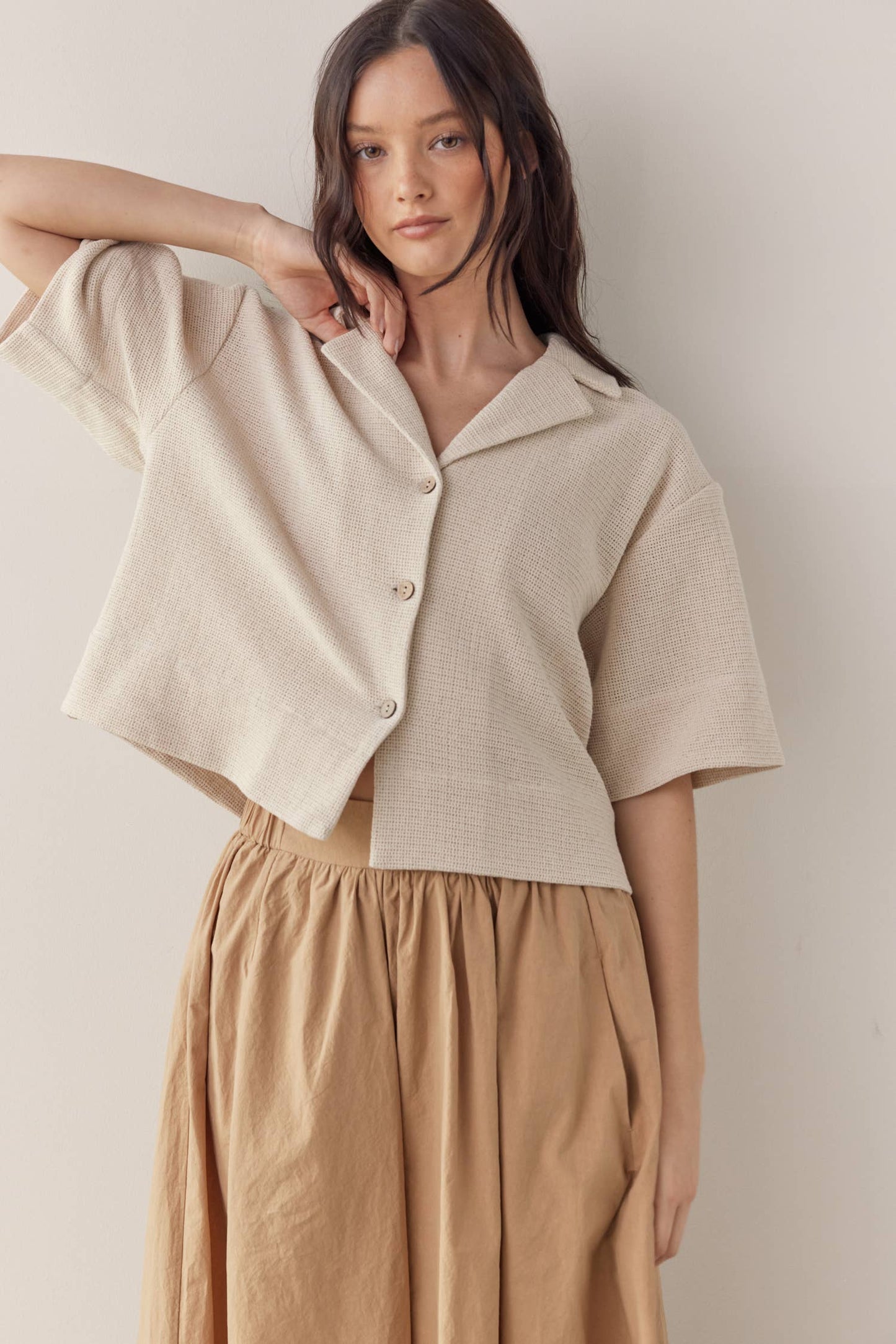 Half sleeve cotton shirts: Natural / Solid