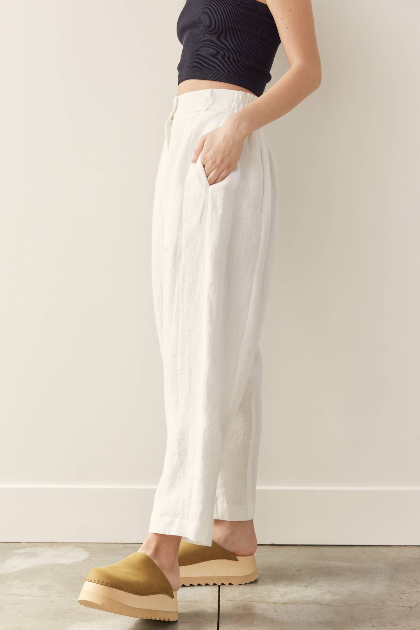 Linen seamed pants: White / Solid