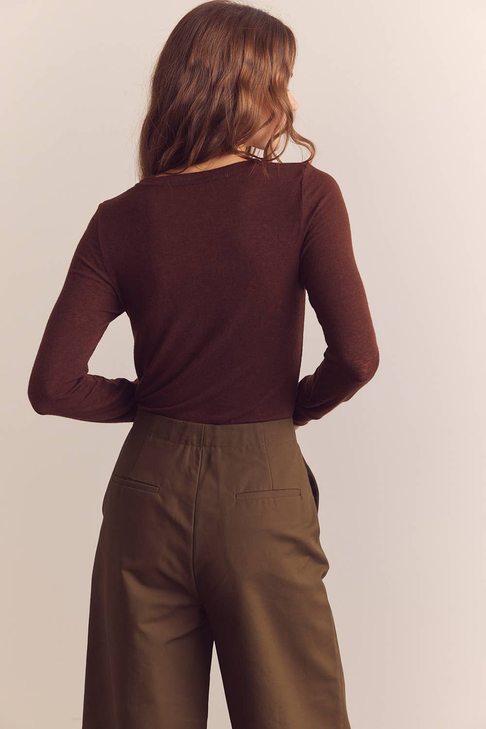Wool blend lightweight knit top : Chestnut / Solid