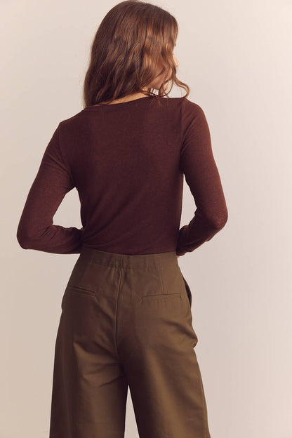 Wool blend lightweight knit top : Chestnut / Solid