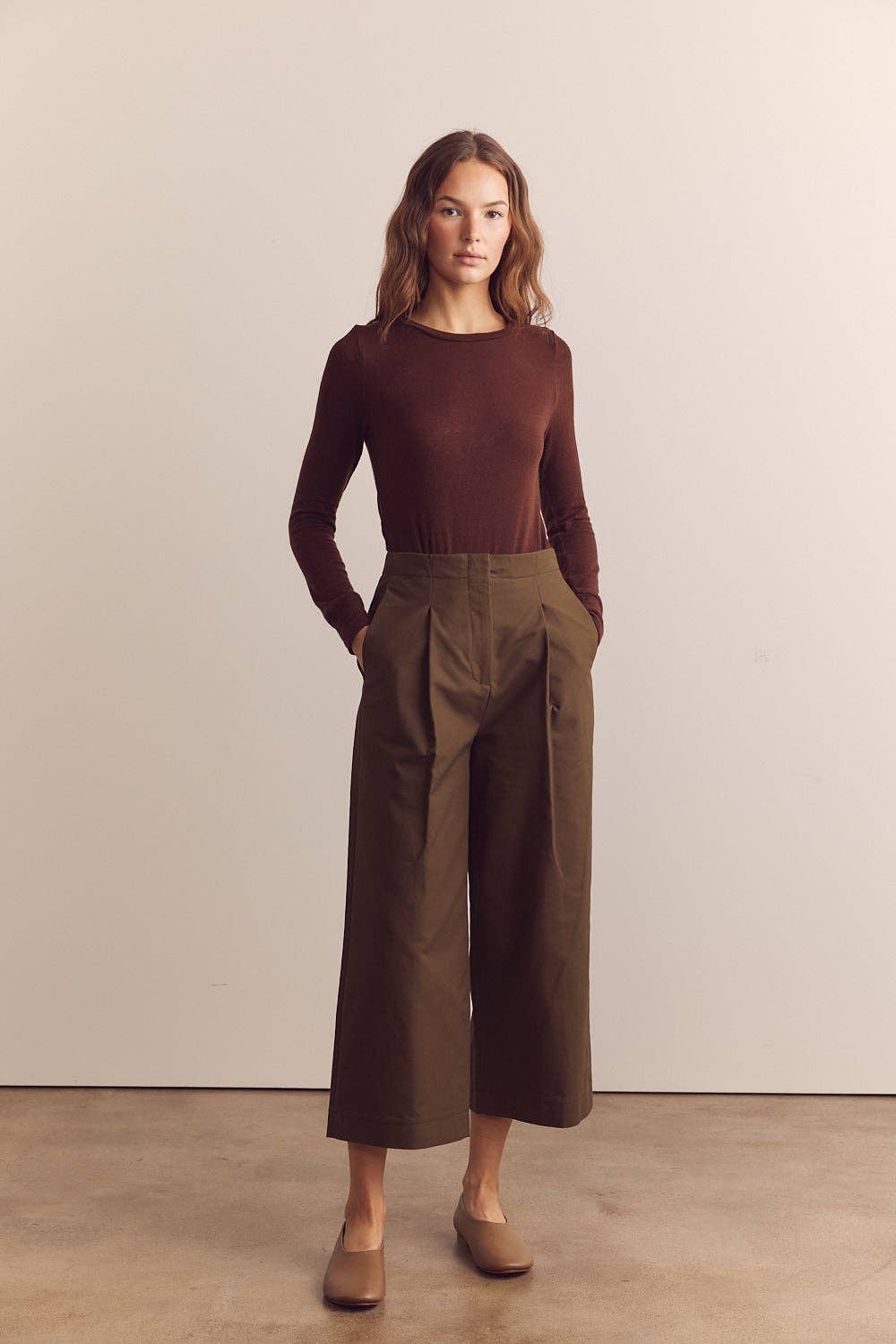 Pleated cotton trousers: Forest / Solid