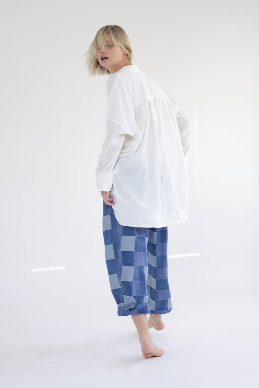 Collarless loose fit long sleeve shirts: White / 62% Viscose 38% Rayon / S/M