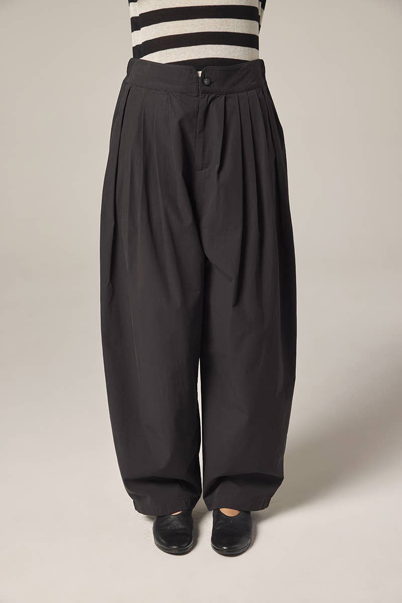 Back elestic pleated pants: Black / Solid