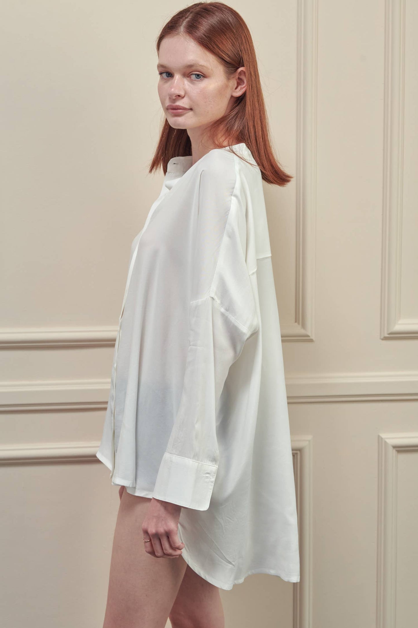 Collarless loose fit long sleeve shirts: White / 62% Viscose 38% Rayon / S/M