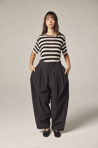 Back elestic pleated pants: Black / Solid