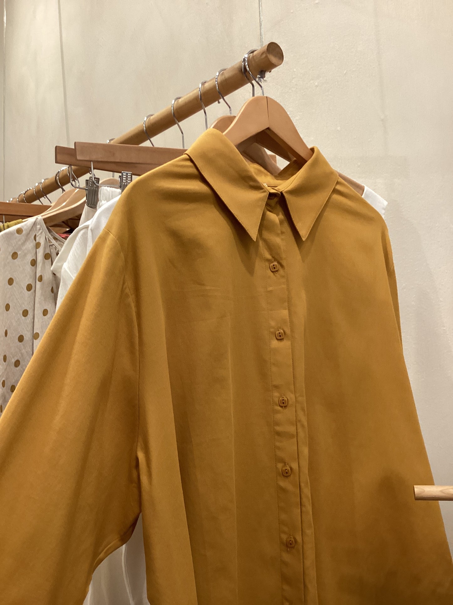 LACI GURU SHIRT - Jorah