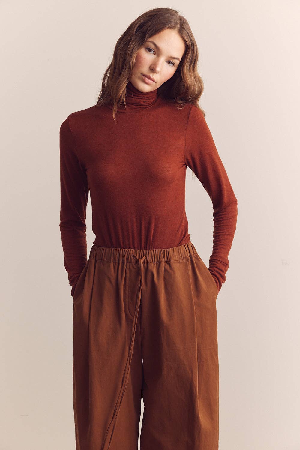 Pleated drawstring pants: Red Bean / Solid
