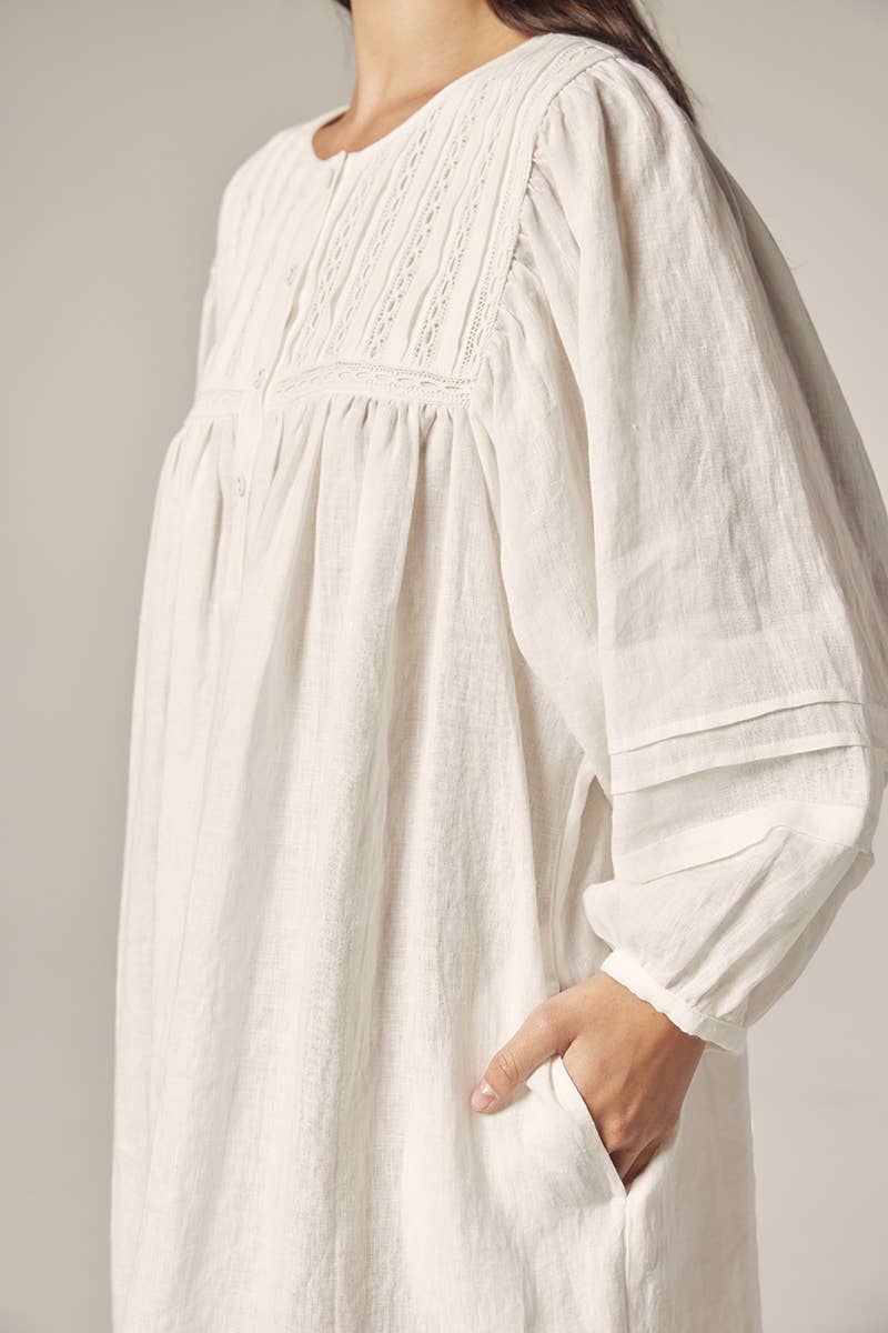 Laced linen dress: White / Solid