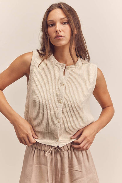 Button-down sleeveless sweater: Natural / Solid